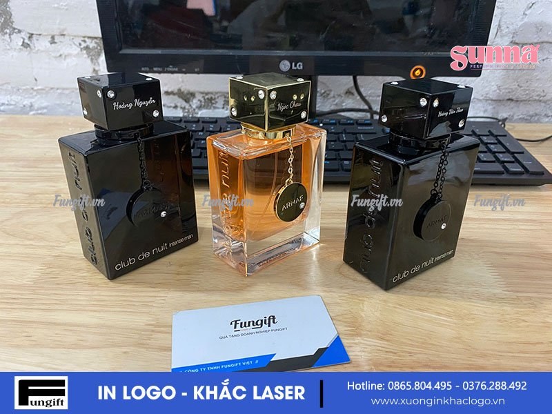 khắc tên lên chai nước hoa Khắc tên lên chai nước hoa làm quà tặng